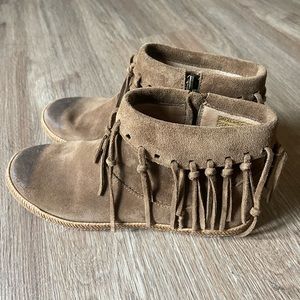 Women’s UGG Shenandoah Fringe Suede Boots size 6